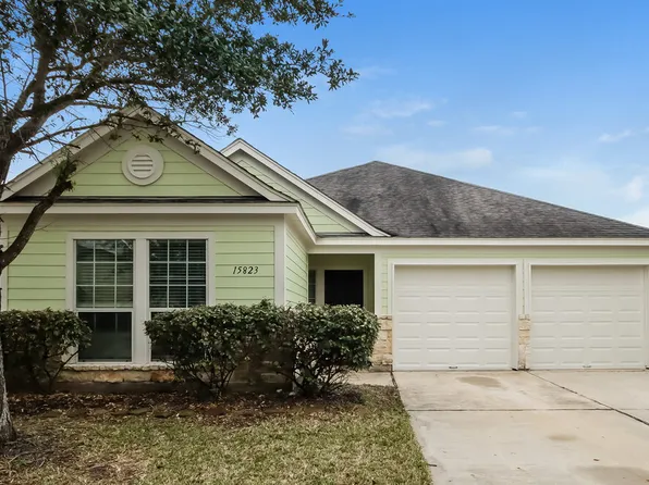 15823 Scenic Water Dr, Houston, TX 77044