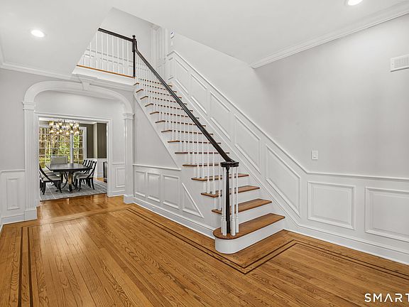 3rd image of 323 Smith Ridge Road