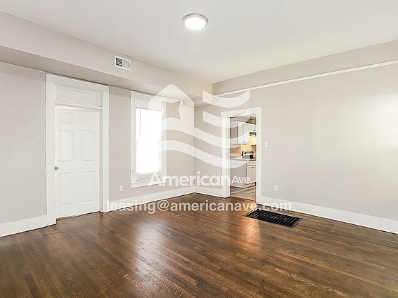 1090687_002_dining_room_3.jpg