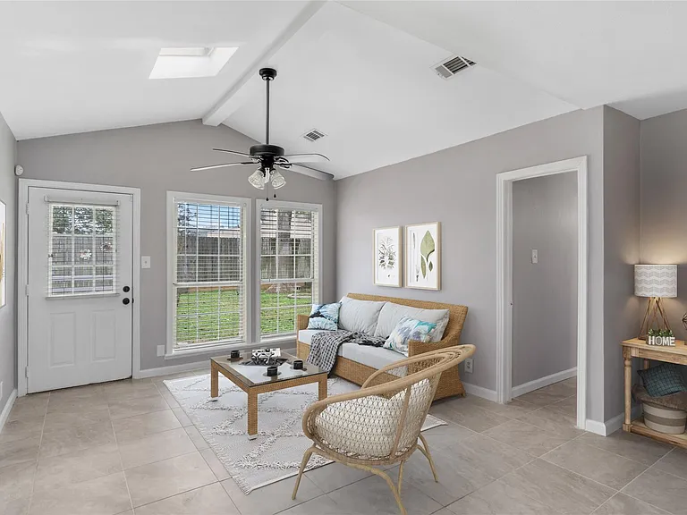 1110 Woods Dr — Photo 17