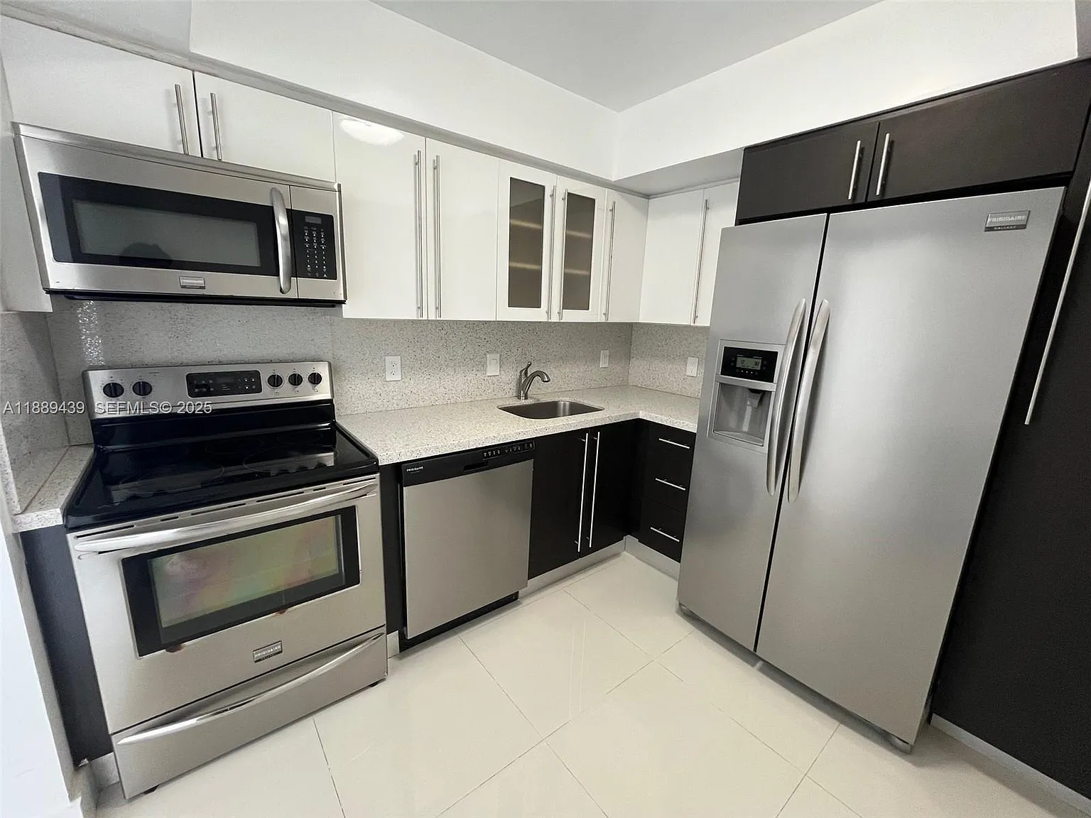 2 bed, 1049 sqft, $2,900 — Photo 3