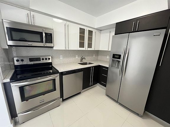 3rd image of 20505 E Country Club Dr