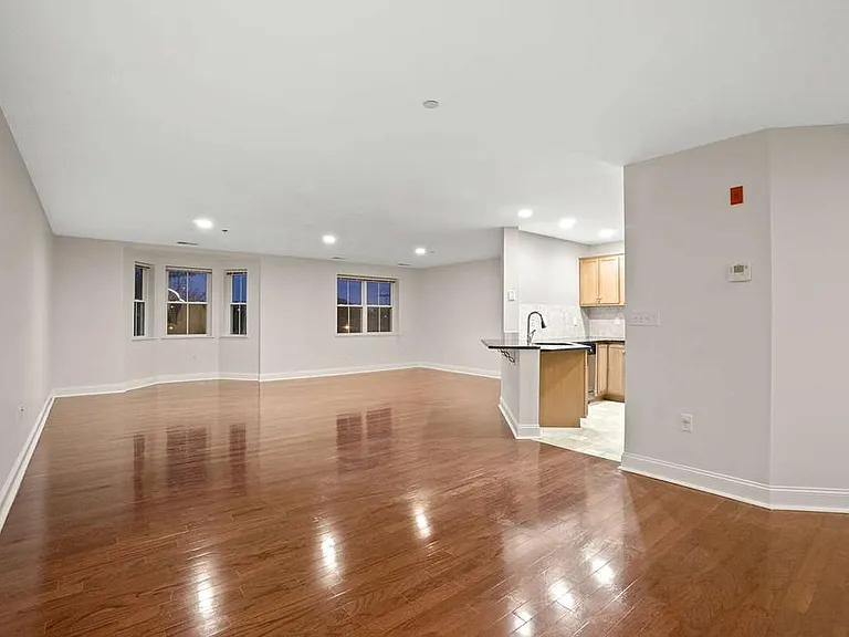 120 Wyllis Ave #424 — Photo 9