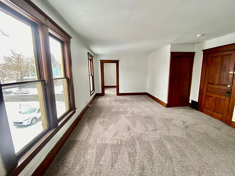 216 N Hamilton St — Photo 11
