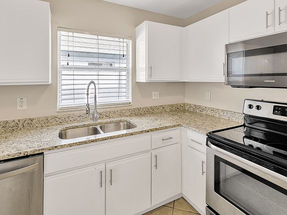 5th image of 2408 Camden Oaks Pl