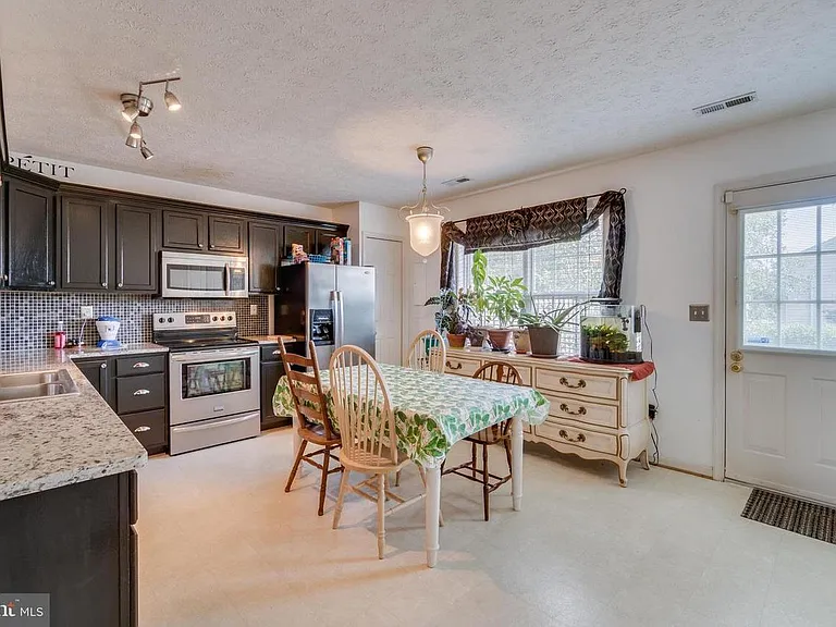 9909 W Midland Way — Photo 5