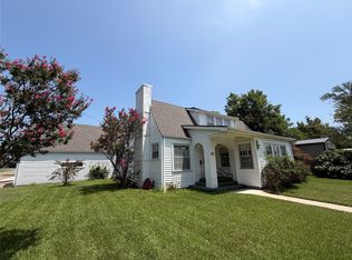 701 Market St E, Honey Grove, TX 75446
