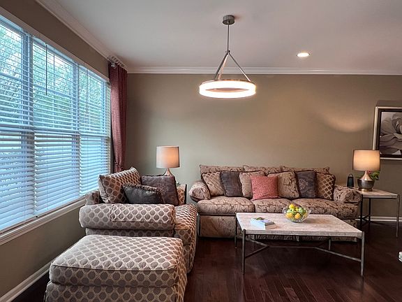 4th image of 815 N Winchester Dr