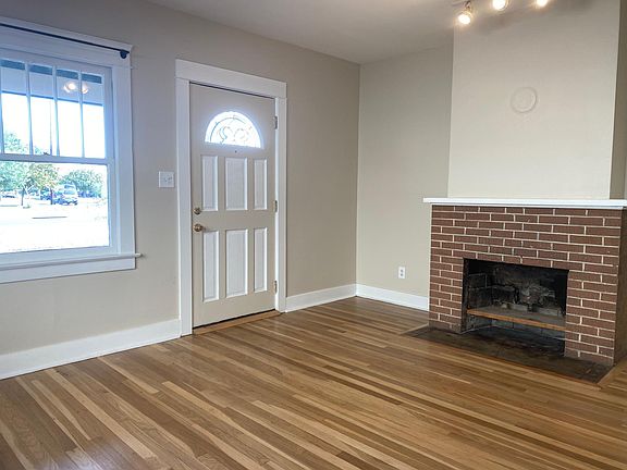 Living room (fireplace no longer get functions).
