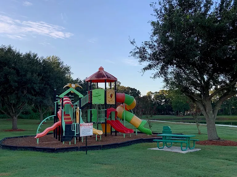 1037 Park Ridge Cir — Photo 18