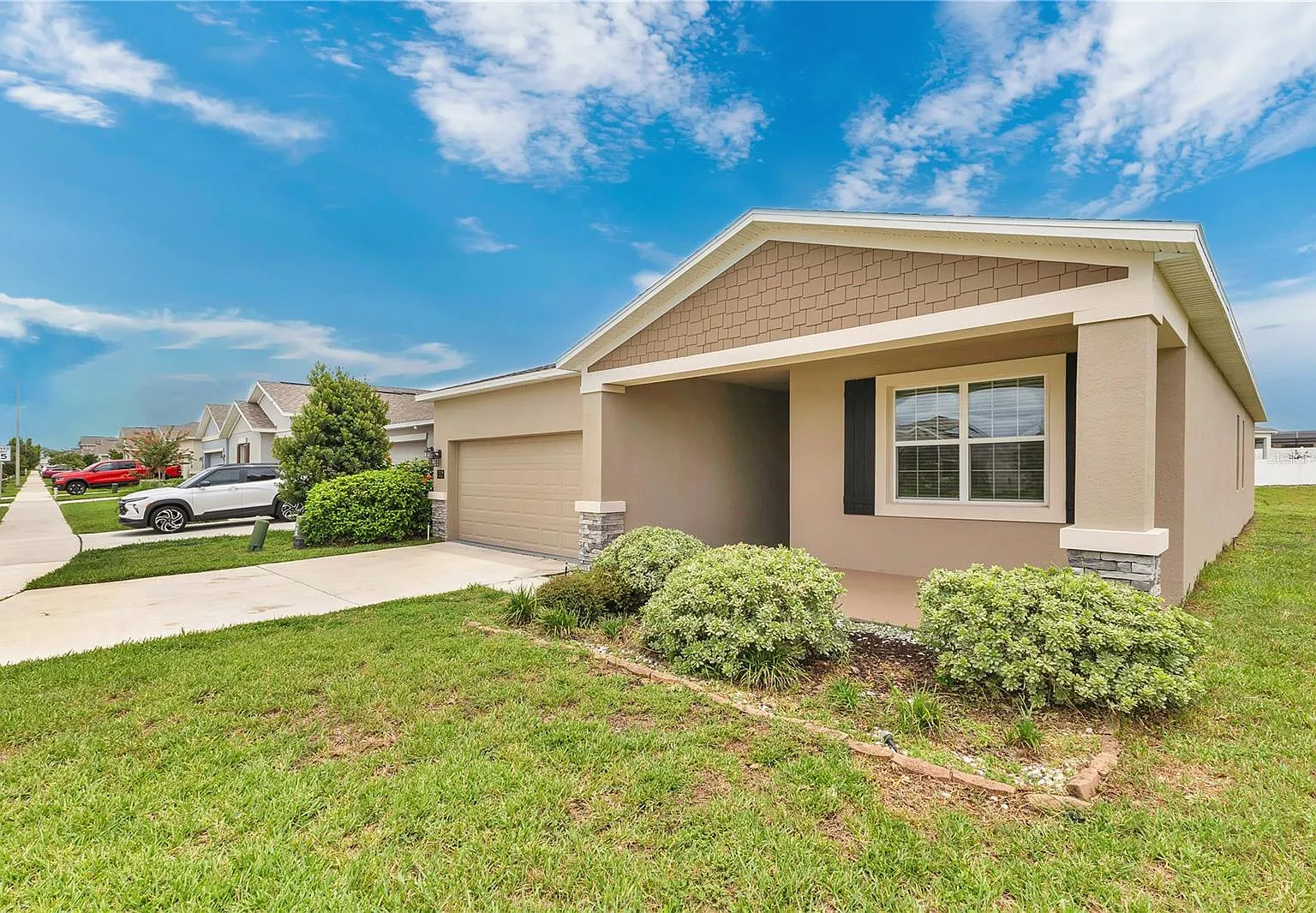 3 bed, 2080 sqft, $2,090 — Photo 2