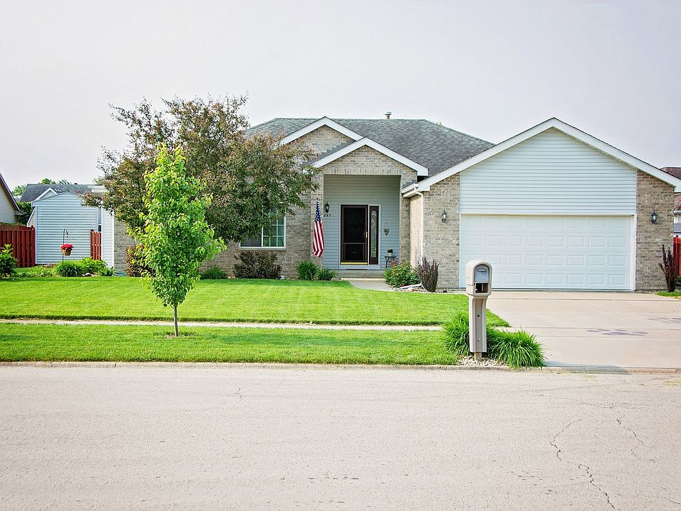 1st image of 893 Waterford Ct