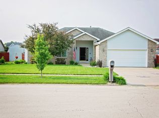 893 Waterford Ct, Wilmington, IL 60481