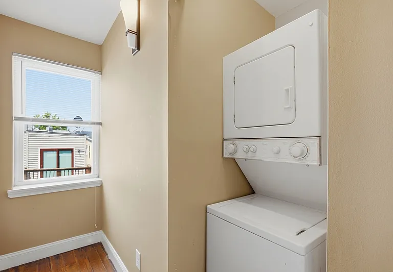 1214 Marshall St — Photo 11