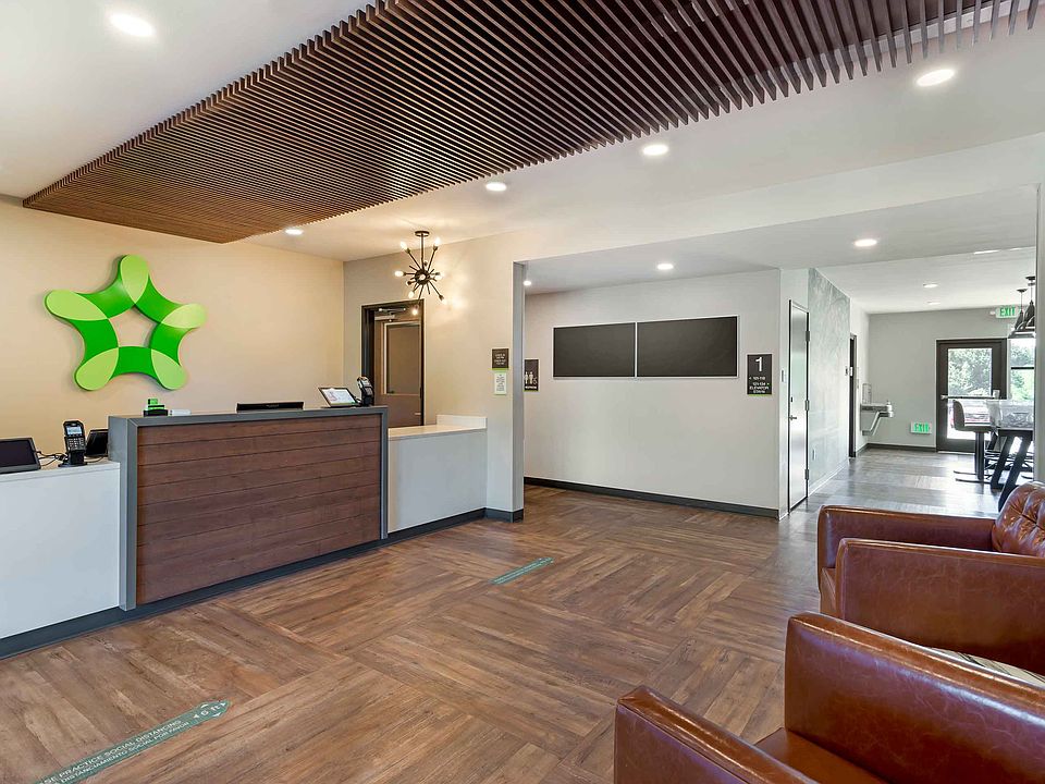Lobby and Guest Check-in