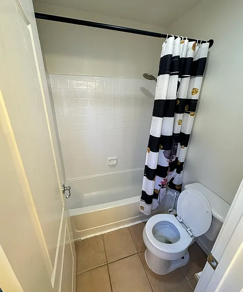 Upstairs 2nd bathroom