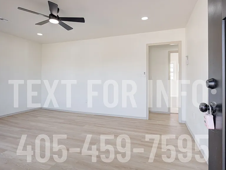 418 S Van Buren Ave — Photo 3