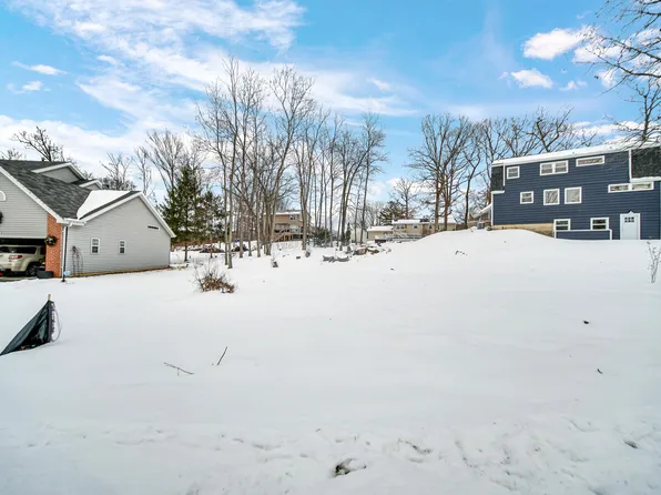 2045 Hidden Valley Dr, Crown Point, IN 46307