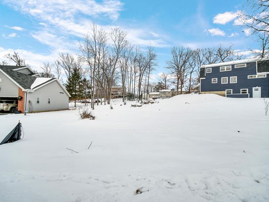 2045 Hidden Valley Dr, Crown Point, IN 46307