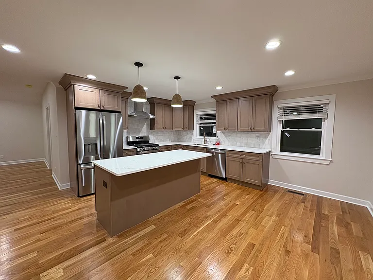 469 Circle Dr — Photo 2