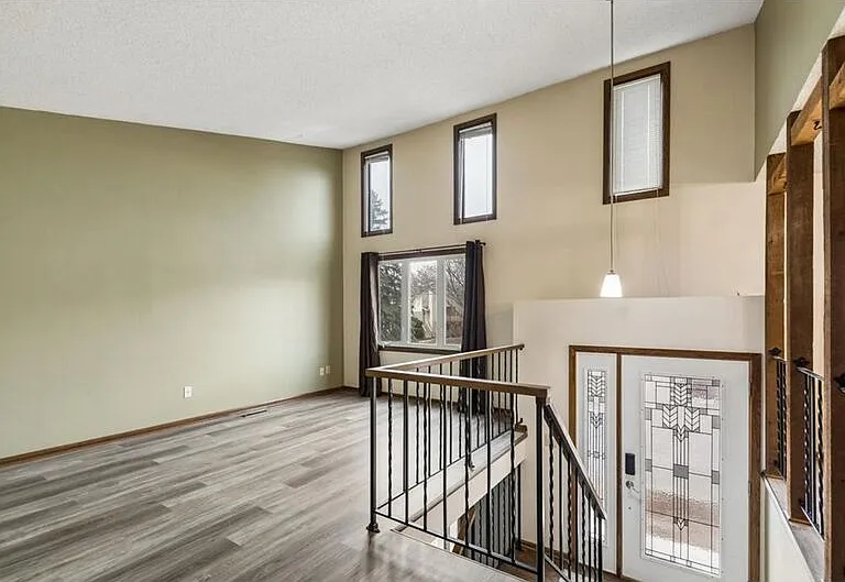 5673 W Bavarian Pass NE — Photo 3