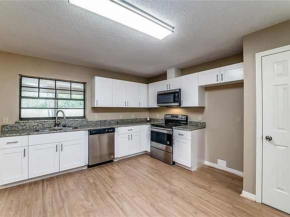 4th image of 7910 Manitoba Pl