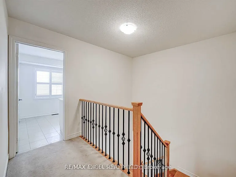 67 Alvin Curling Cres — Photo 24