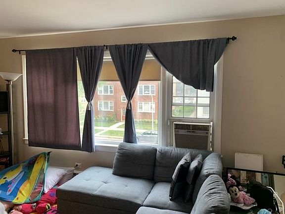 3rd image of 2838 W Farragut Ave #2