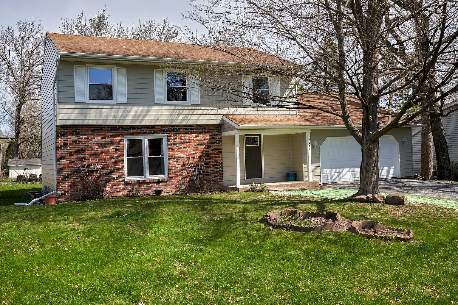 2412 Highland Dr photo 1