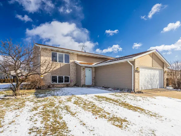 9931 Tyler St, Crown Point, IN 46307