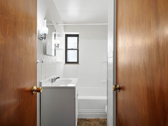 2nd image of 2117 Brownsville Rd APT B12