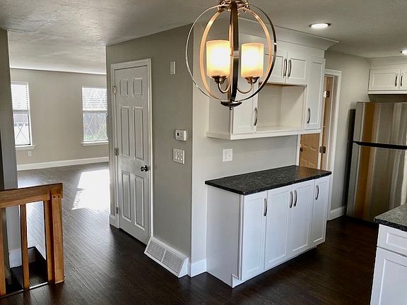3rd image of 5 Burberry Ct