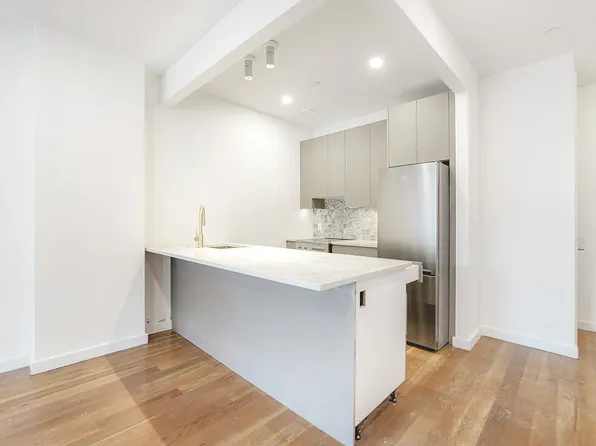 138-25 Barclay Ave, Flushing, NY