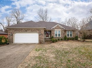 8411 Plum Run Dr, Sellersburg, IN 47172