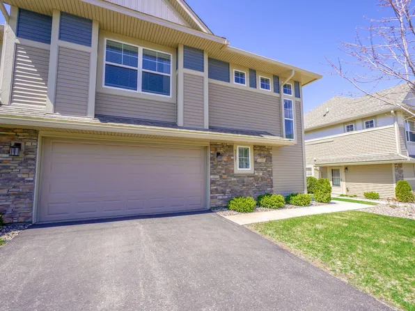 9757 5th Street Ln N, Lake Elmo, MN 55042