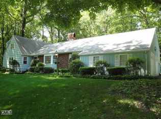 5 Stoneleigh Rd, Trumbull, CT 06611