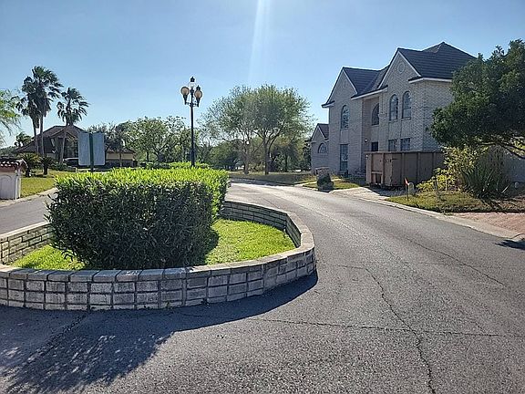 5th image of 3302 E Cobblestone Dr