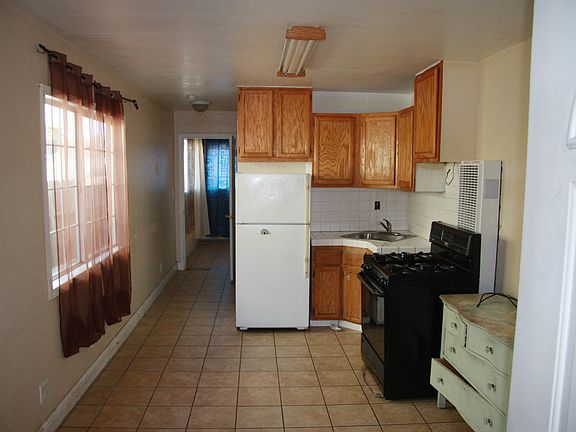 3rd image of 2901 Esmond Ave