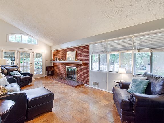 2nd image of 922 Croton Dr