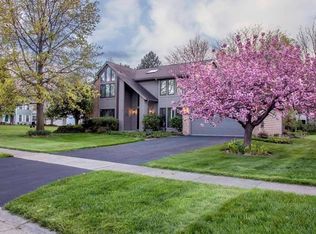 19 Mill Run Dr, Greece, NY 14626