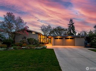 17825 NE 9th St, Bellevue, WA 98008