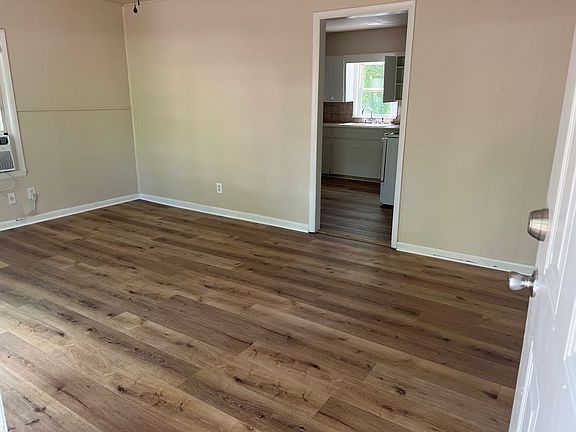 2nd image of 305 S Teehee Dr