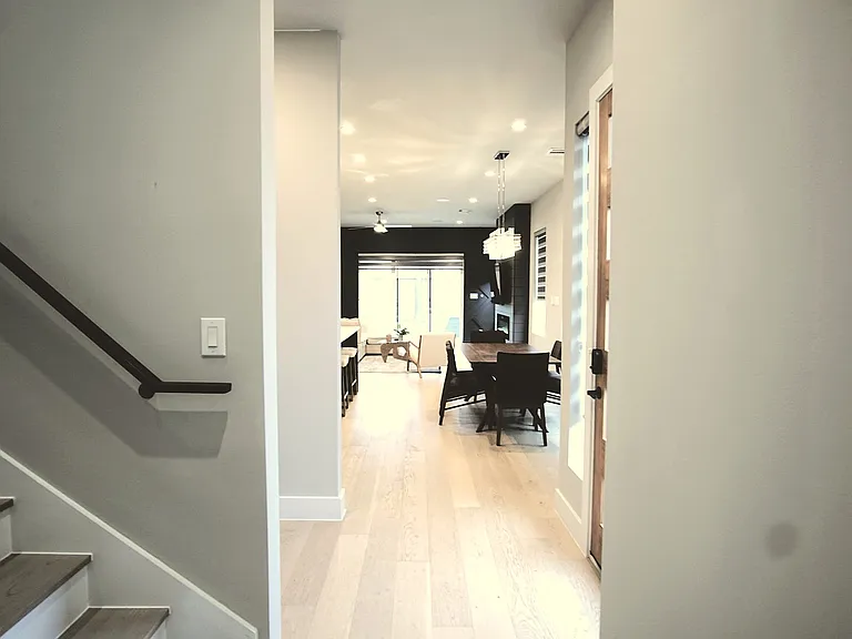 2228 Wycliff Ave — Photo 20