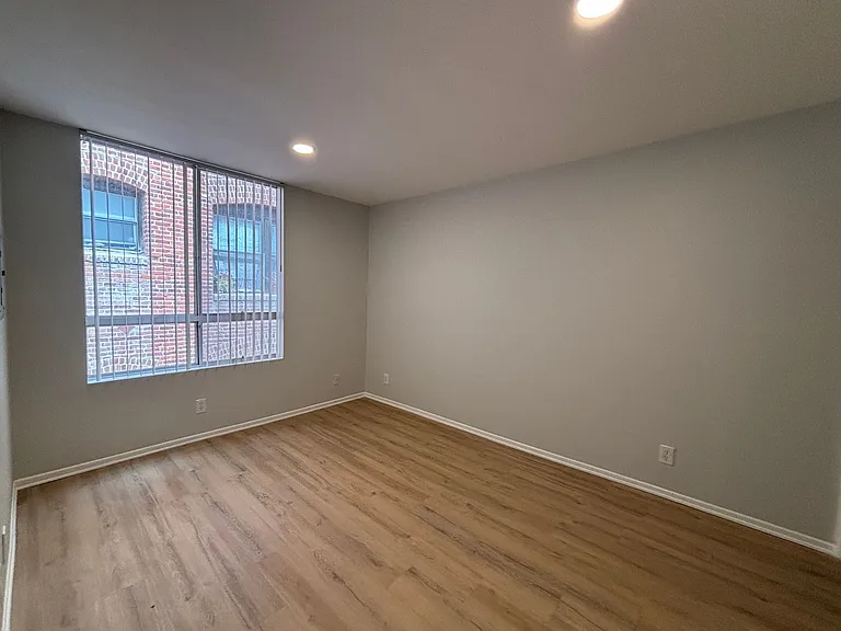 314 South Manhattan Place — Photo 21