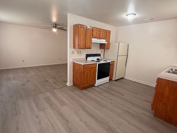 3rd image of 309 Clearwater Way