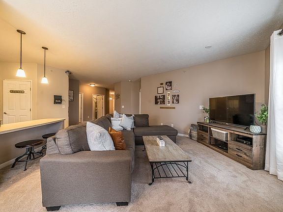 4th image of 1158 Periwinkle Dr