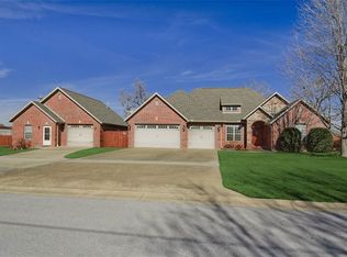 1816 Billie Acres Pl, Lowell, AR 72745