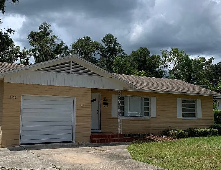 220 S Elsasser St — Photo 1