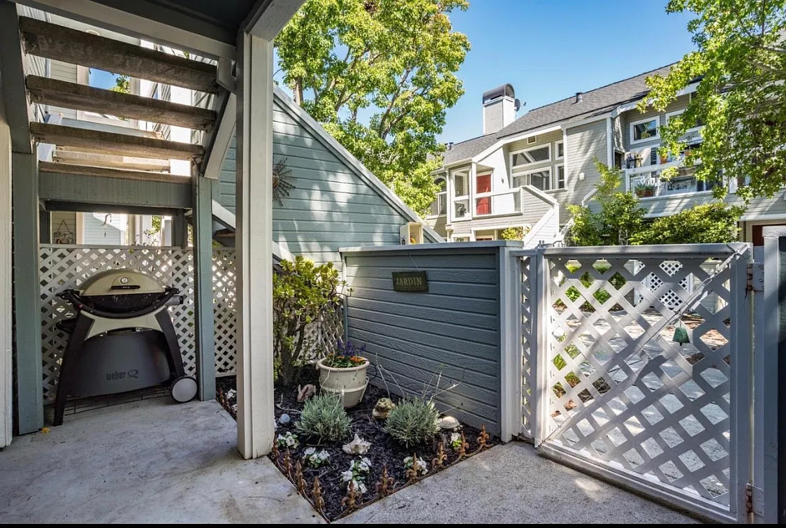 757 Portwalk Pl — Photo 2