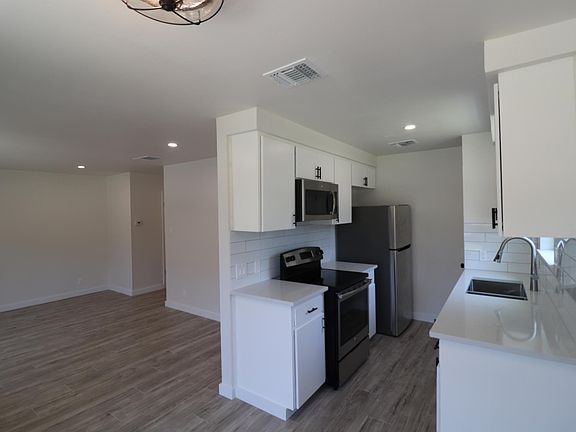 3rd image of 5914 Westcreek Dr Building B